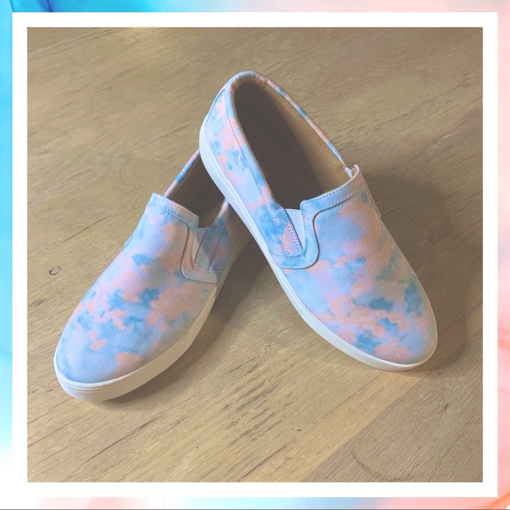 🌸NWT Super Cute Casual Sneaker